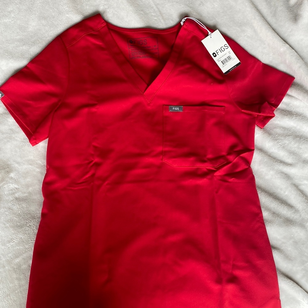 NWT Figs Womens Catarina scrub top in Pop Red